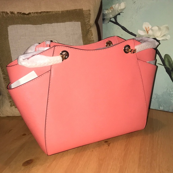 Michael Kors Jet Set Tote - Picture 3 of 7